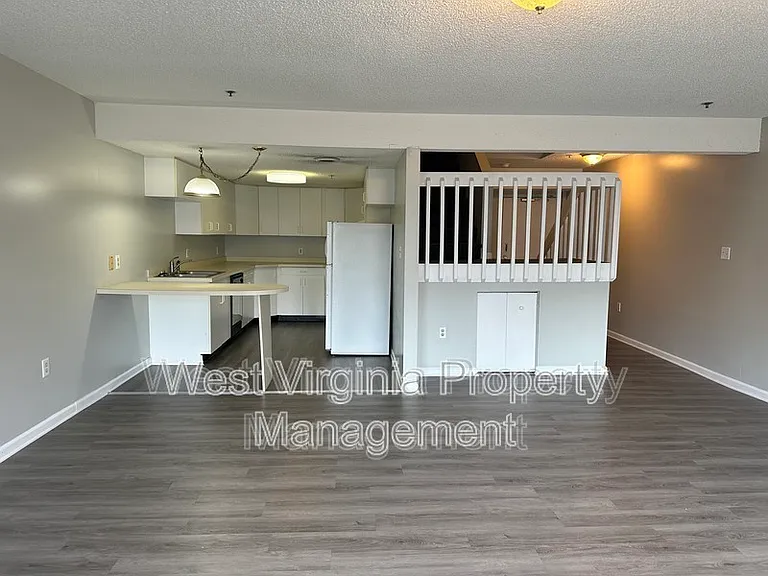 104 N 8th St #302 — Photo 2
