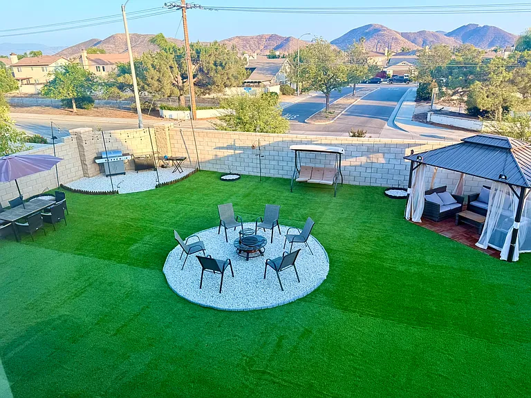 Backyard Morning View
Gazebo + Seating
Fire Pit
Outdoor Dinning Table
BBQs area
Outdoor Storage
Tree Planting Areas