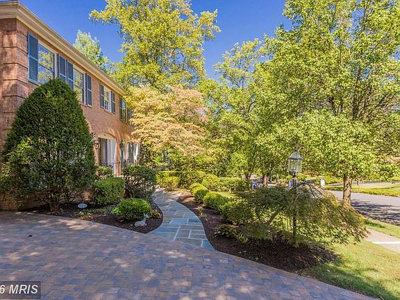 3rd image of 1511 Highwood Dr