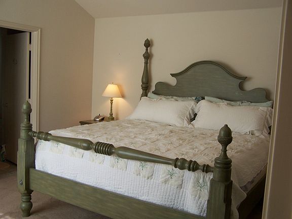 Master with vaulted ceiling