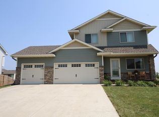 1706 Redhawk Way, Mayer, MN 55360