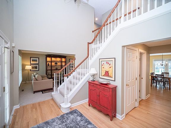 2nd image of 5421 Regents Park Rd