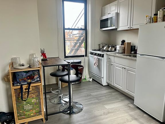 4th image of 219 Park Ave APT 12