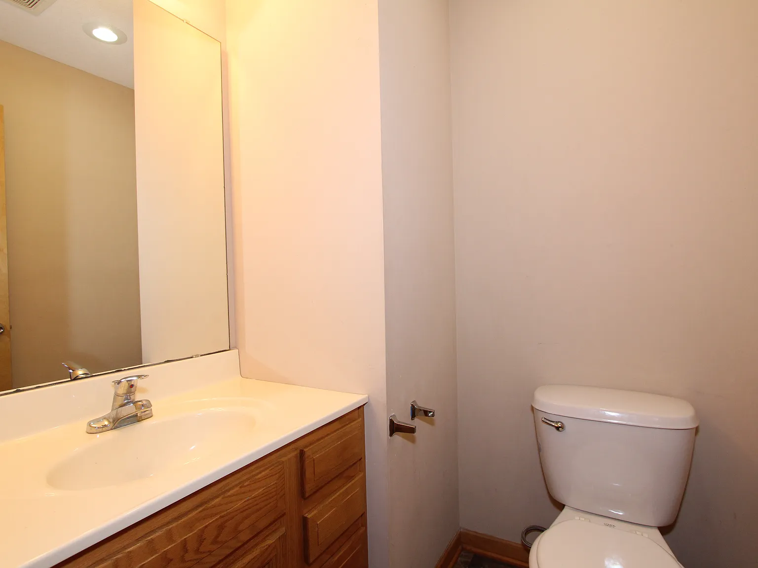 3 bed, 2.5 bath, 1685 sqft, $1,300 — Photo 2
