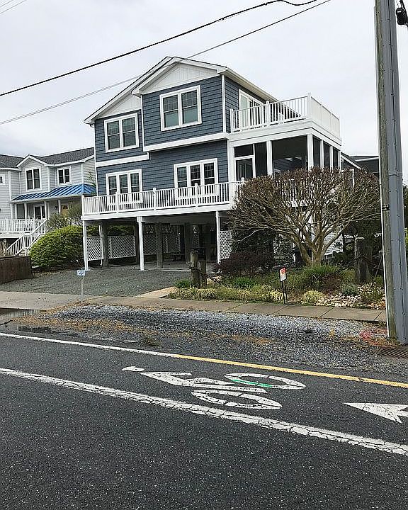 2nd image of 200 Hollywood St