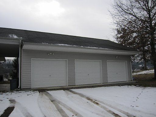 3rd image of 911 Daniel Dr