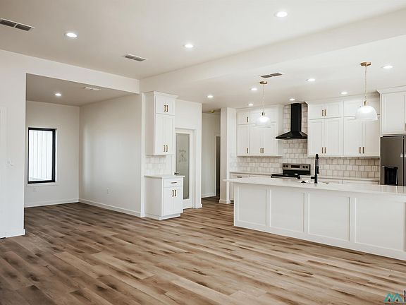 4th image of 305 Primrose Point