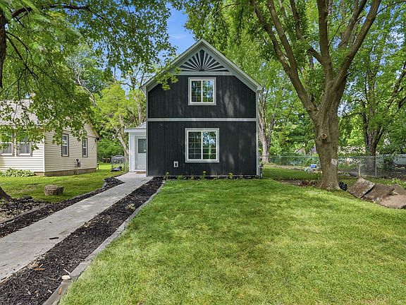 3rd image of 829 1st St