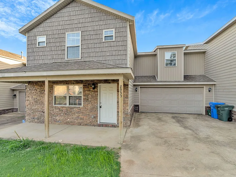 2939 W Scottswood Pl — Photo 2