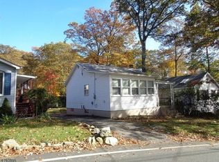 51 Northwestern Way, Hopatcong, NJ 07843