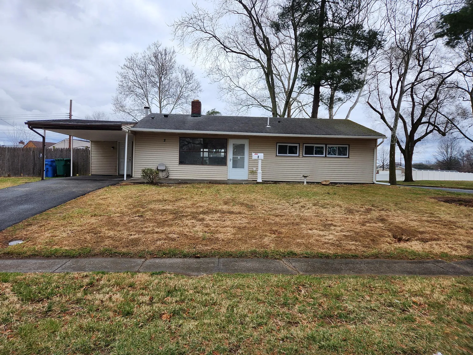 3 bed, 1000 sqft, $2,400 — Photo 1