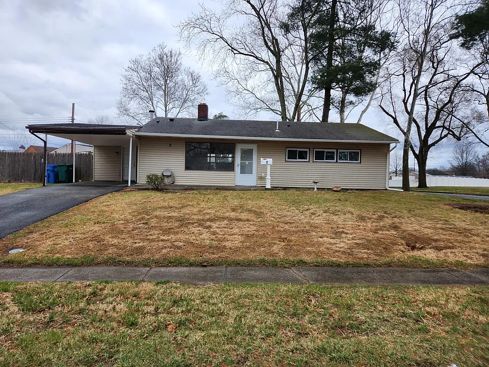 2 Copper Beech Ln
