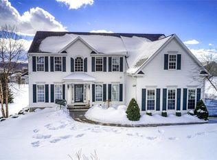 147 Raspberry Ln, Camillus, NY 13031