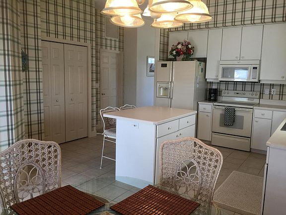 2nd image of 101 Florida Shores Blvd