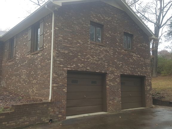 3rd image of 825 Forest Hills Dr