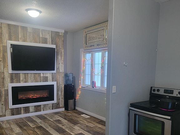 3rd image of 404 Ontario St