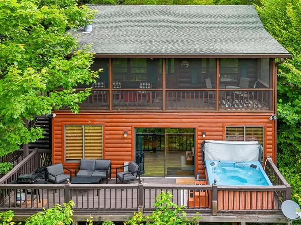 216 Laurel Creek Dr, Blue Ridge, GA 30513