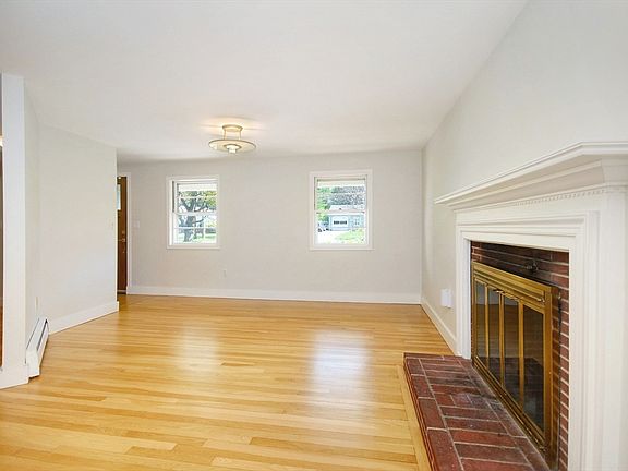 3rd image of 40 Red Barn Rd