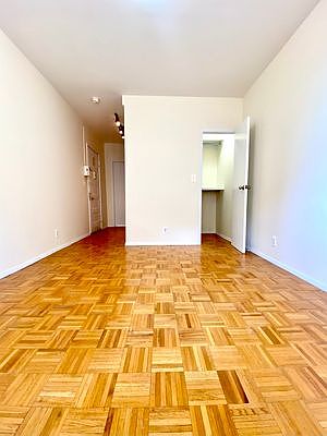3rd image of 501 E 78th St APT 5D
