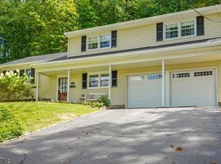 96 Hillside Ave, West Caldwell, NJ 07006