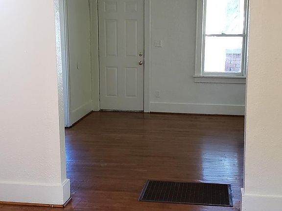 4th image of 1100 SW 26th St