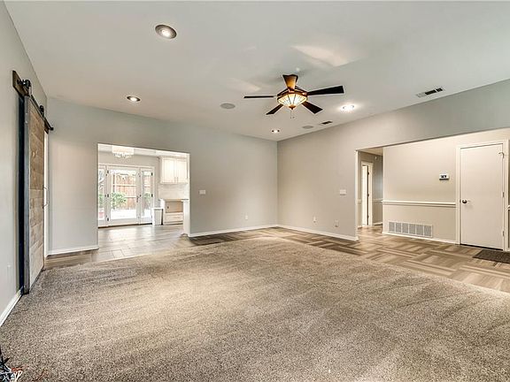 5th image of 3917 Vista Woods Cir
