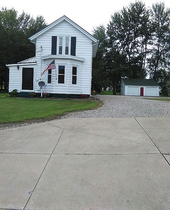 1st image of 211 Woodland St