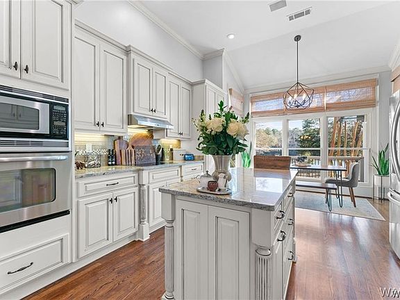 4th image of 1633 River Ro Dr