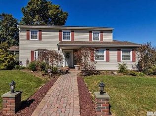 3907 Nancy Ln, Seaford, NY 11783