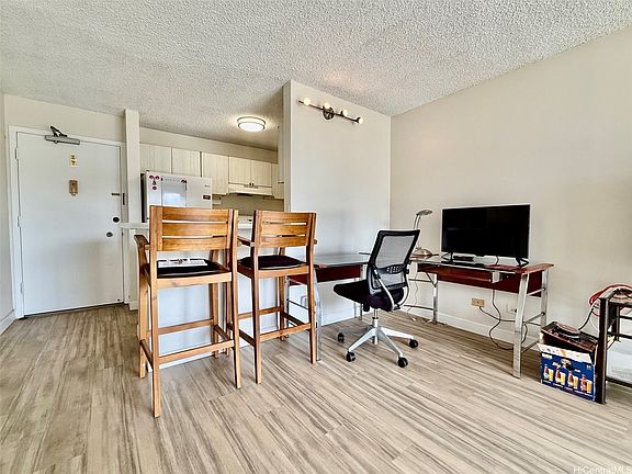 3rd image of 725 Piikoi St APT 603