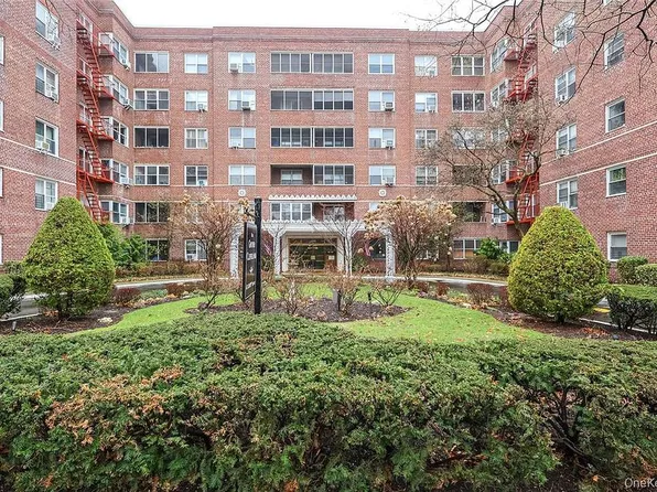 6738 108th St APT C17, Flushing, NY 11375
