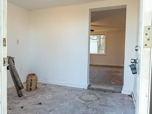 3rd image of 11035 E Johnson St