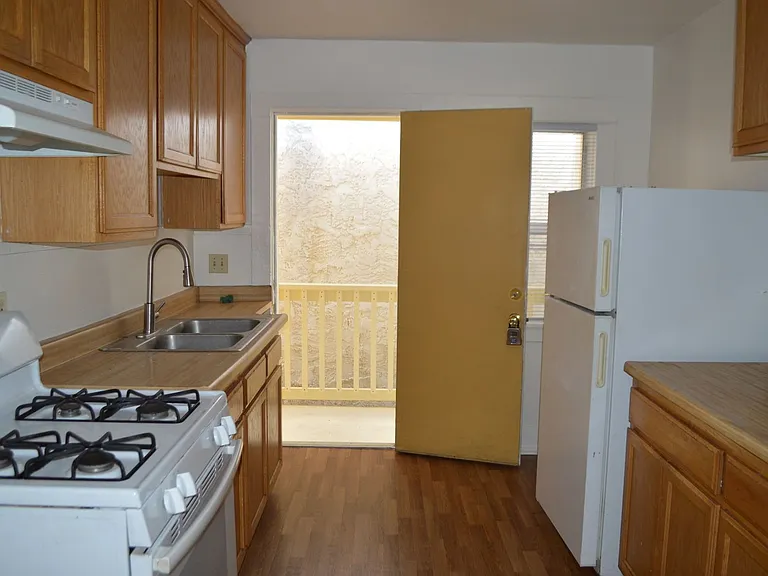 Money Apartment Building - 2 — Photo 7