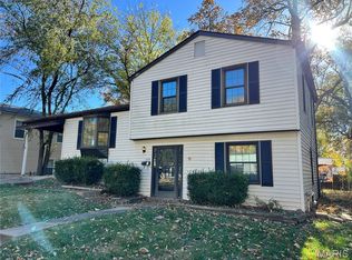 2390 Teakwood Manor Dr, Florissant, MO 63031