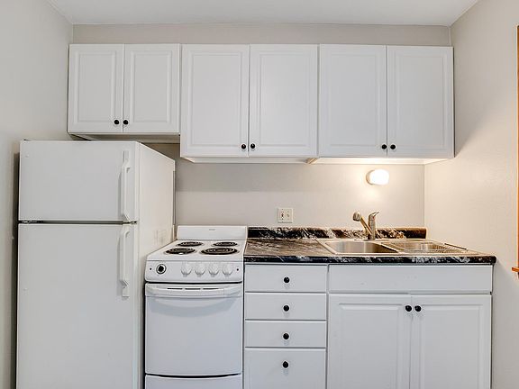 4th image of 475 Saint Clair Ave APT 1