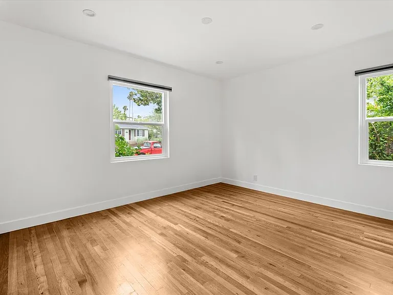 12035 Clover Ave — Photo 15