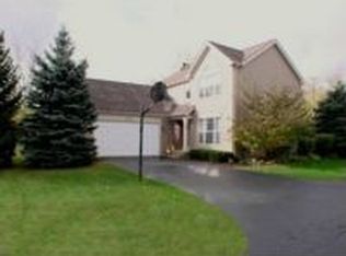 2255 Applewood Ln, Woodstock, IL 60098