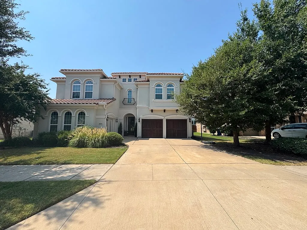 5 bed, 5.5 bath, 5174 sqft, $7,800 — Photo 2
