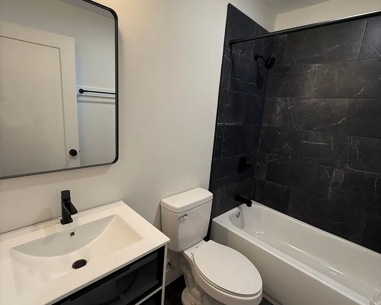 1020 College — Photo 2