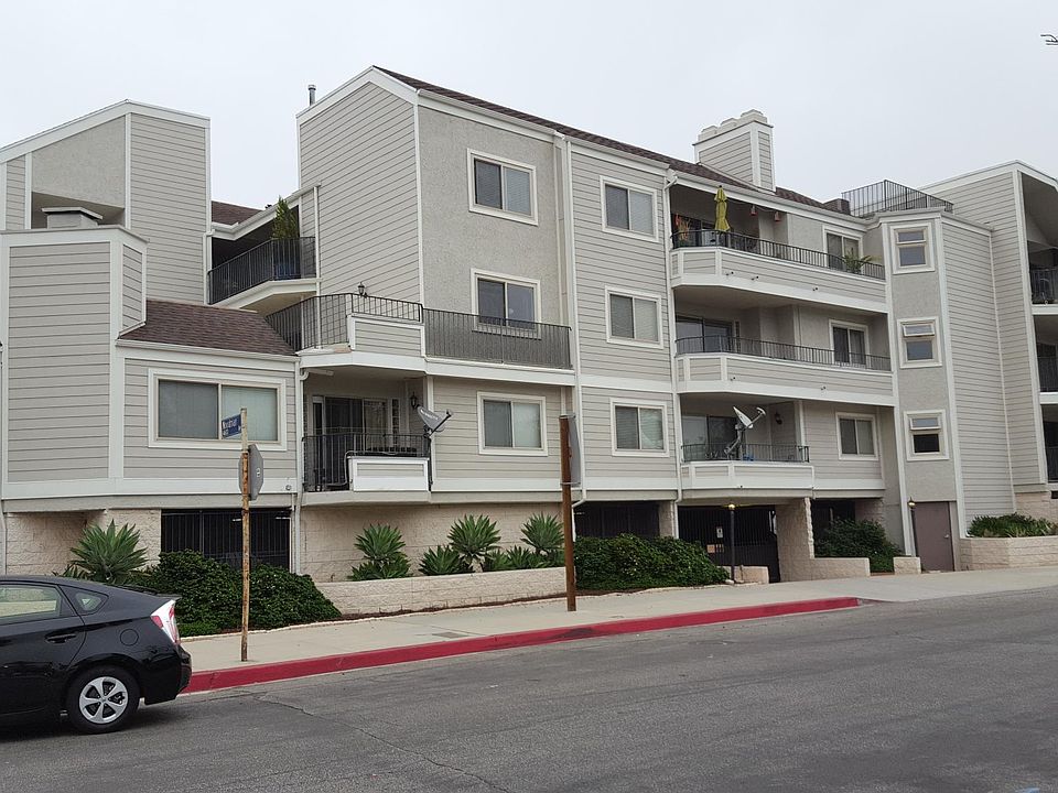 1st image of 4634 Woodman Ave APT 201