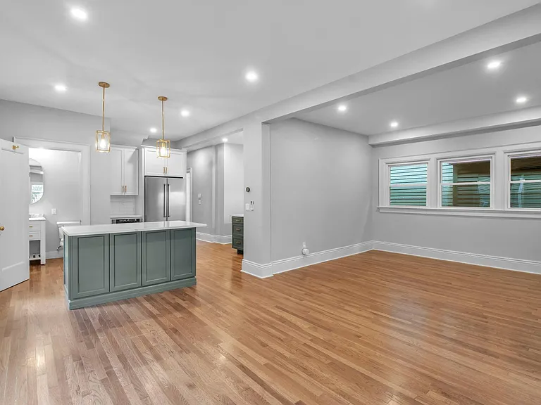 100 Richmond Ave #UPPER — Photo 16