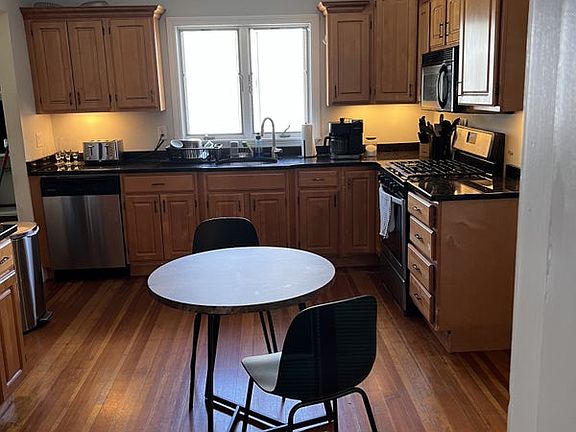 3rd image of 871 Canterbury St #1