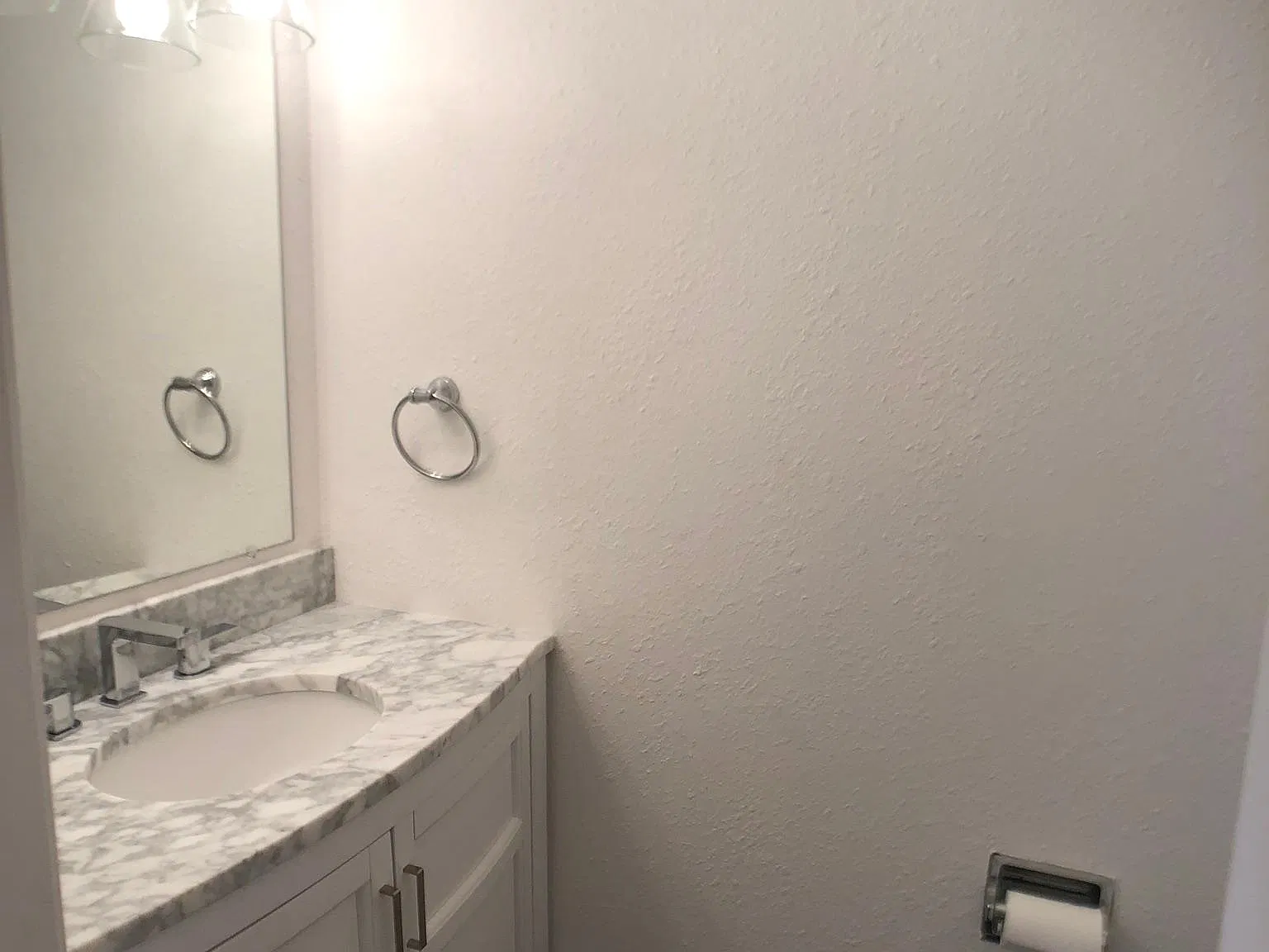 3 bed, 2.5 bath, 1408 sqft, $2,400 — Photo 4