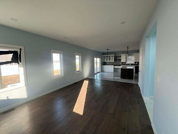 5th image of 4401 Belmont Ave