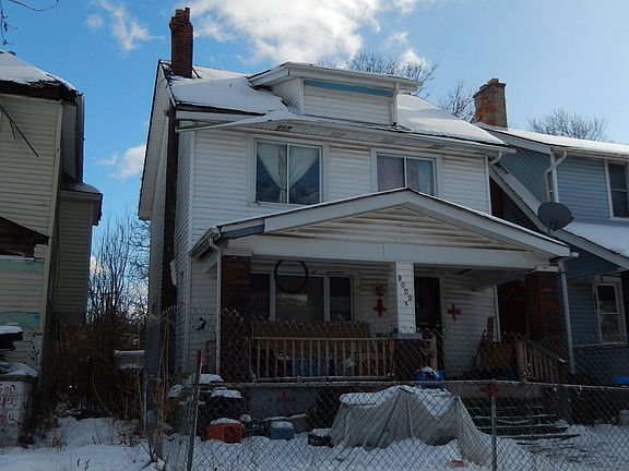 2nd image of 9022 N Clarendon St