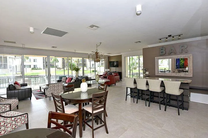 2 bed, 1.5 bath, 1200 sqft, $2,199 — Photo 2