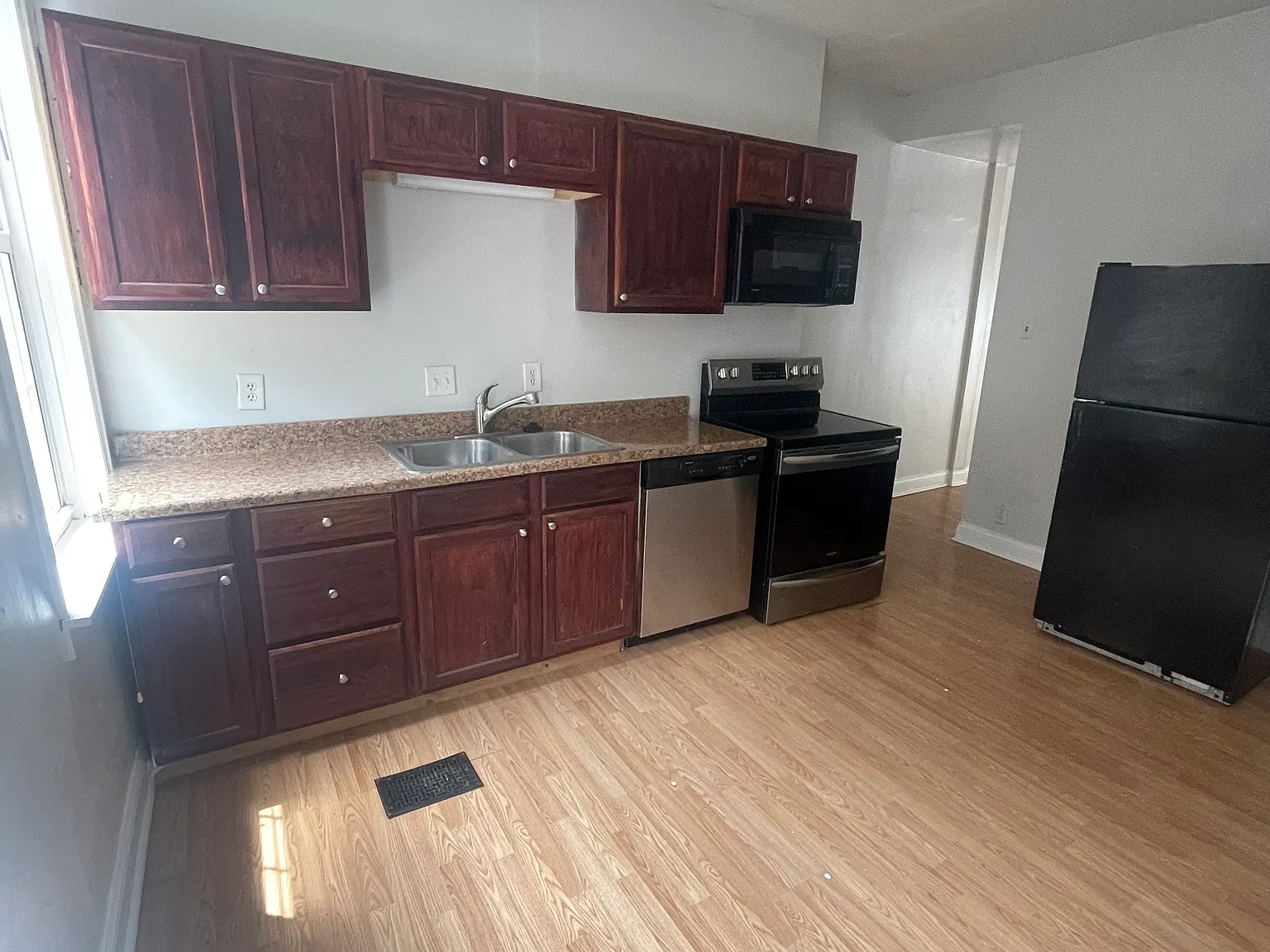142 1/2 Violet Way — Photo 3