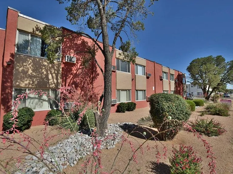 1409 Girard Blvd NE #U — Photo 24