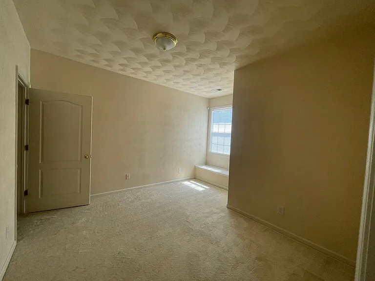 2820 Majestic Oak Ct — Photo 18