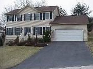 10 Hilltop Dr, Etters, PA 17319